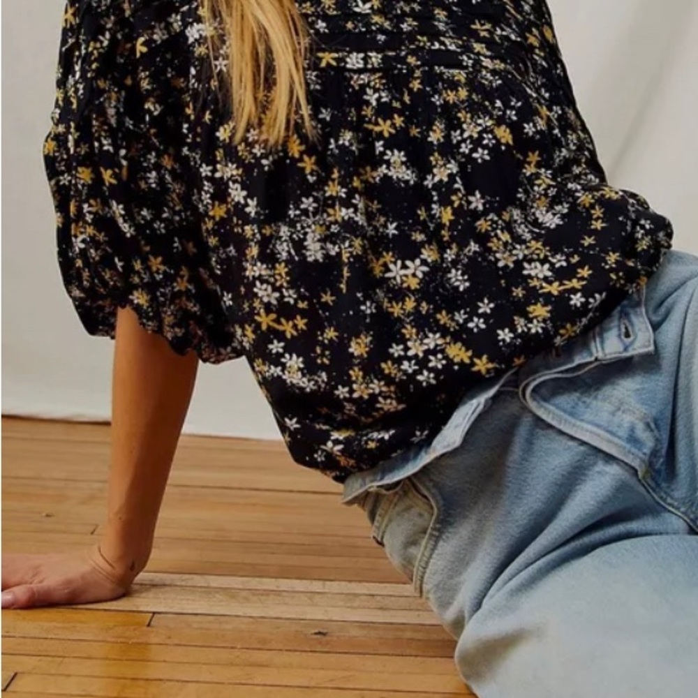 Free People NWT sz small intimately black/yellow floral w puffy sleeves bodysuit - Picture 2 of 13